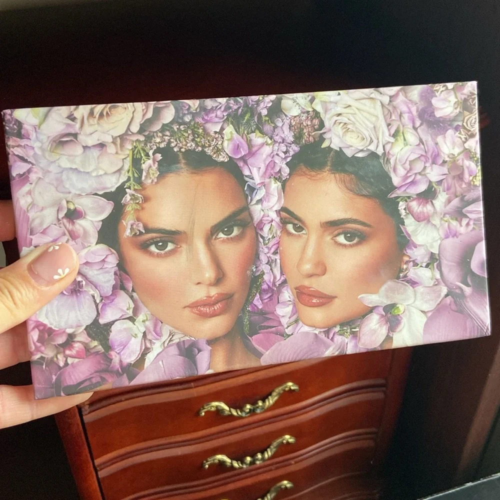 Kylie Cosmetics Kendall Palette - Pink, Orange, Gold Shades - Picture 3 of 4